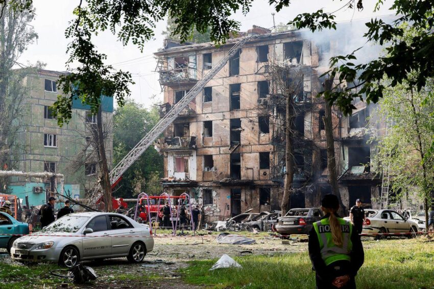 Russian Strike in Dnipropetrovsk Kills Three and Wounds Hurt